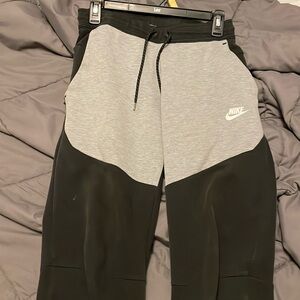Grey/black Nike Tech pants old gen